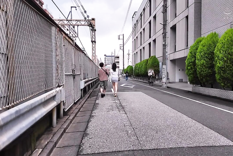 DASS-587 射精10回しないと出られない部屋に閉じ込められたお母さんと息子ちゃんは、お互いにセックスしたいのを我慢して射精しまくりました。 森澤佳奈